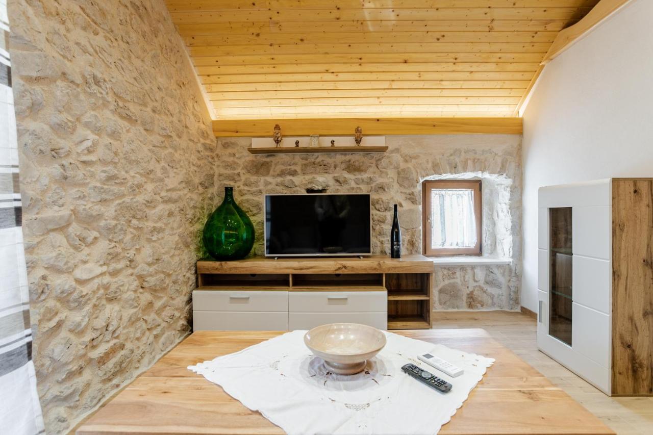 Patakun Holiday Home For 5, With Heated Pool Lecevica エクステリア 写真