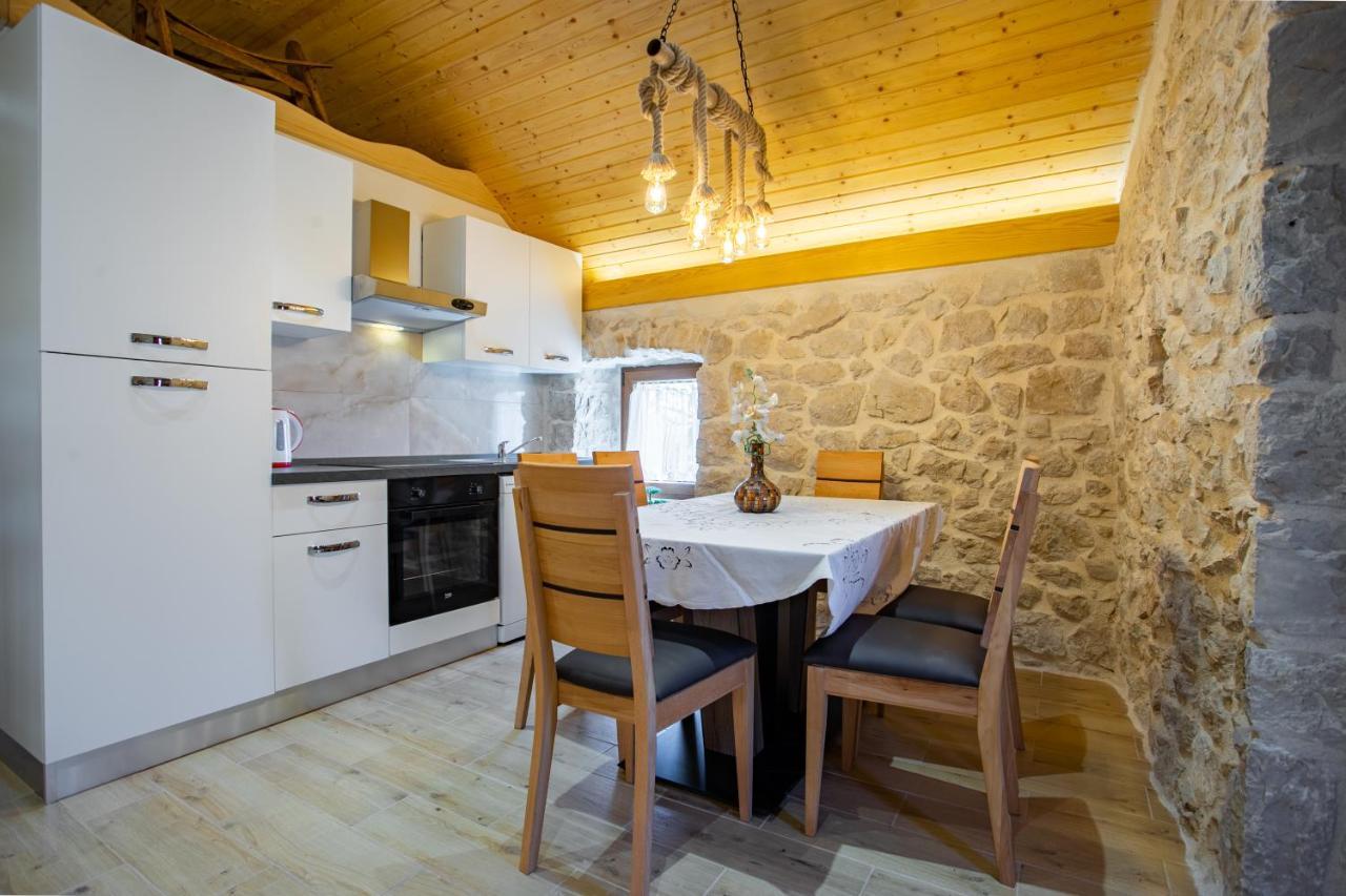 Patakun Holiday Home For 5, With Heated Pool Lecevica エクステリア 写真