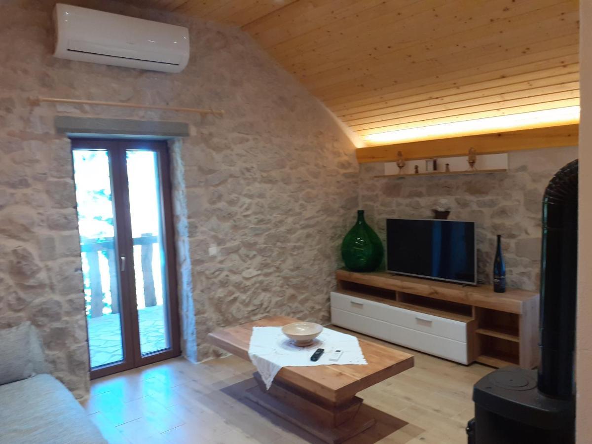 Patakun Holiday Home For 5, With Heated Pool Lecevica エクステリア 写真