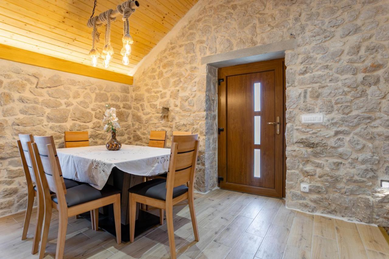 Patakun Holiday Home For 5, With Heated Pool Lecevica エクステリア 写真