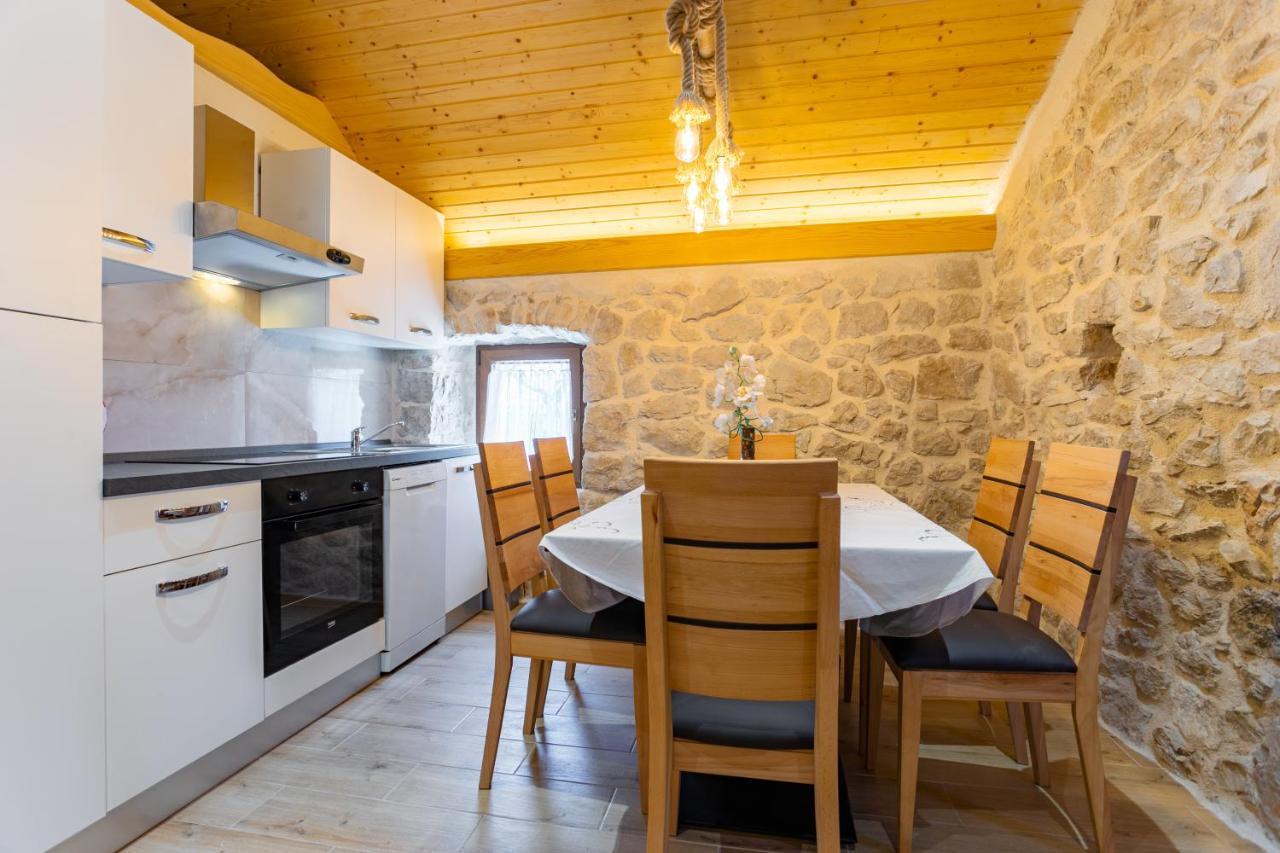 Patakun Holiday Home For 5, With Heated Pool Lecevica エクステリア 写真