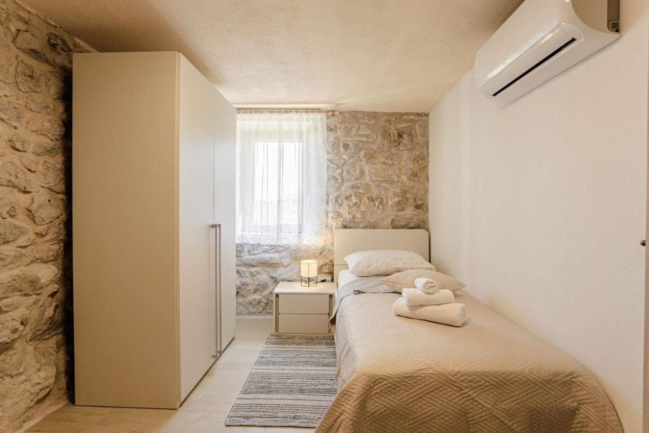 Patakun Holiday Home For 5, With Heated Pool Lecevica エクステリア 写真