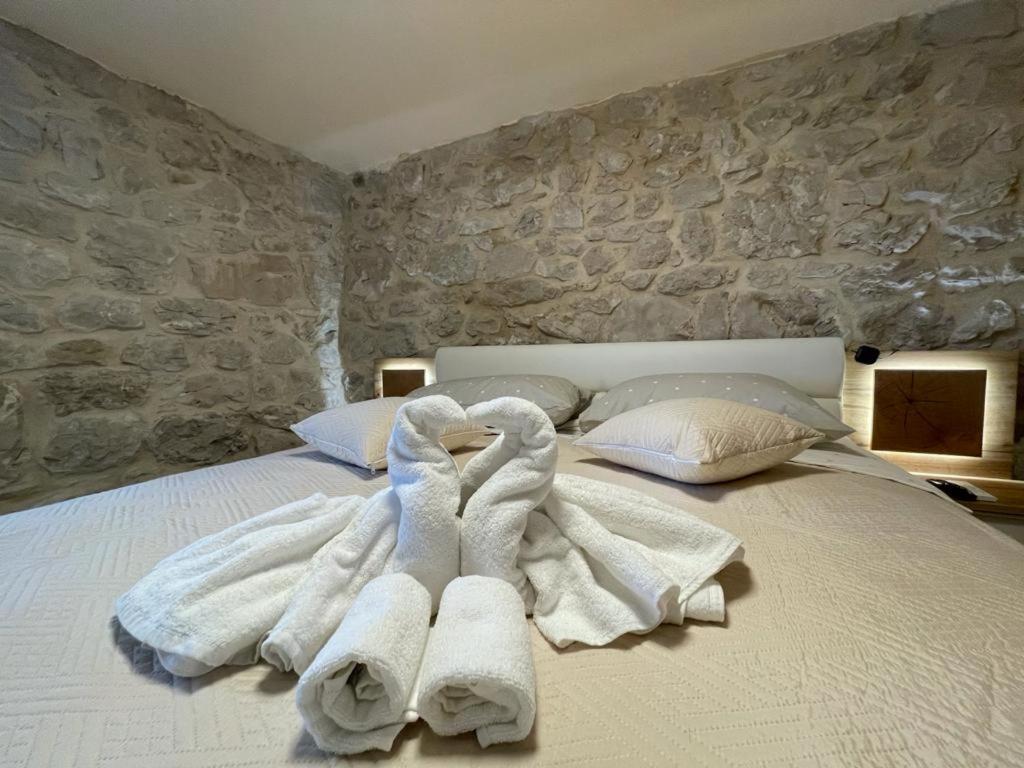 Patakun Holiday Home For 5, With Heated Pool Lecevica エクステリア 写真
