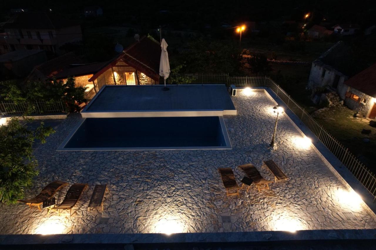 Patakun Holiday Home For 5, With Heated Pool Lecevica エクステリア 写真