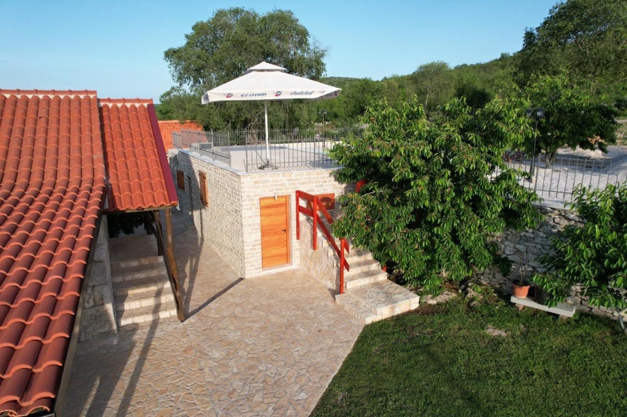 Patakun Holiday Home For 5, With Heated Pool Lecevica エクステリア 写真