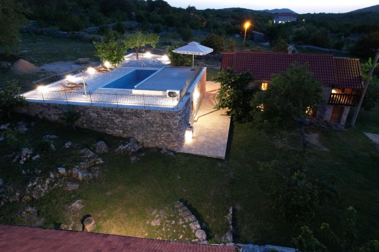 Patakun Holiday Home For 5, With Heated Pool Lecevica エクステリア 写真