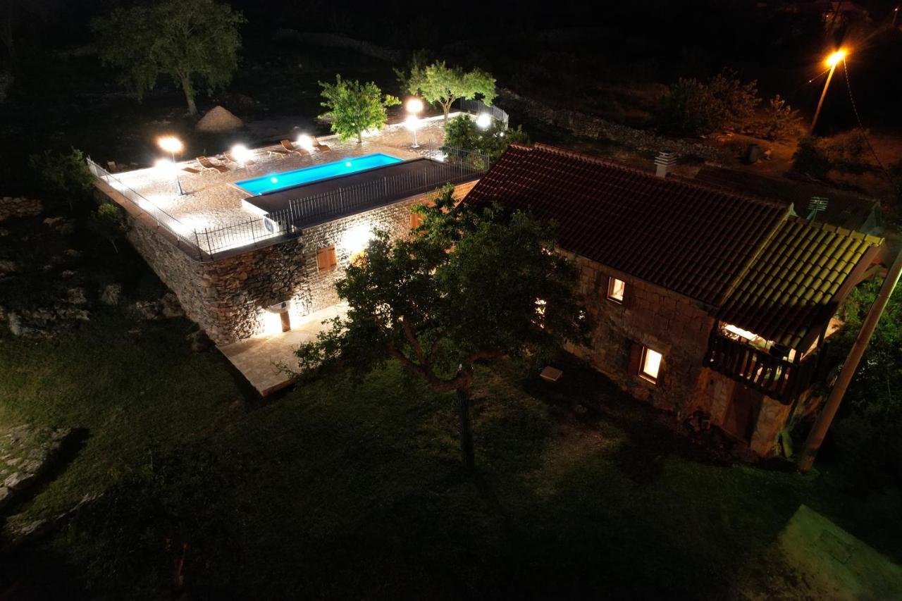 Patakun Holiday Home For 5, With Heated Pool Lecevica エクステリア 写真
