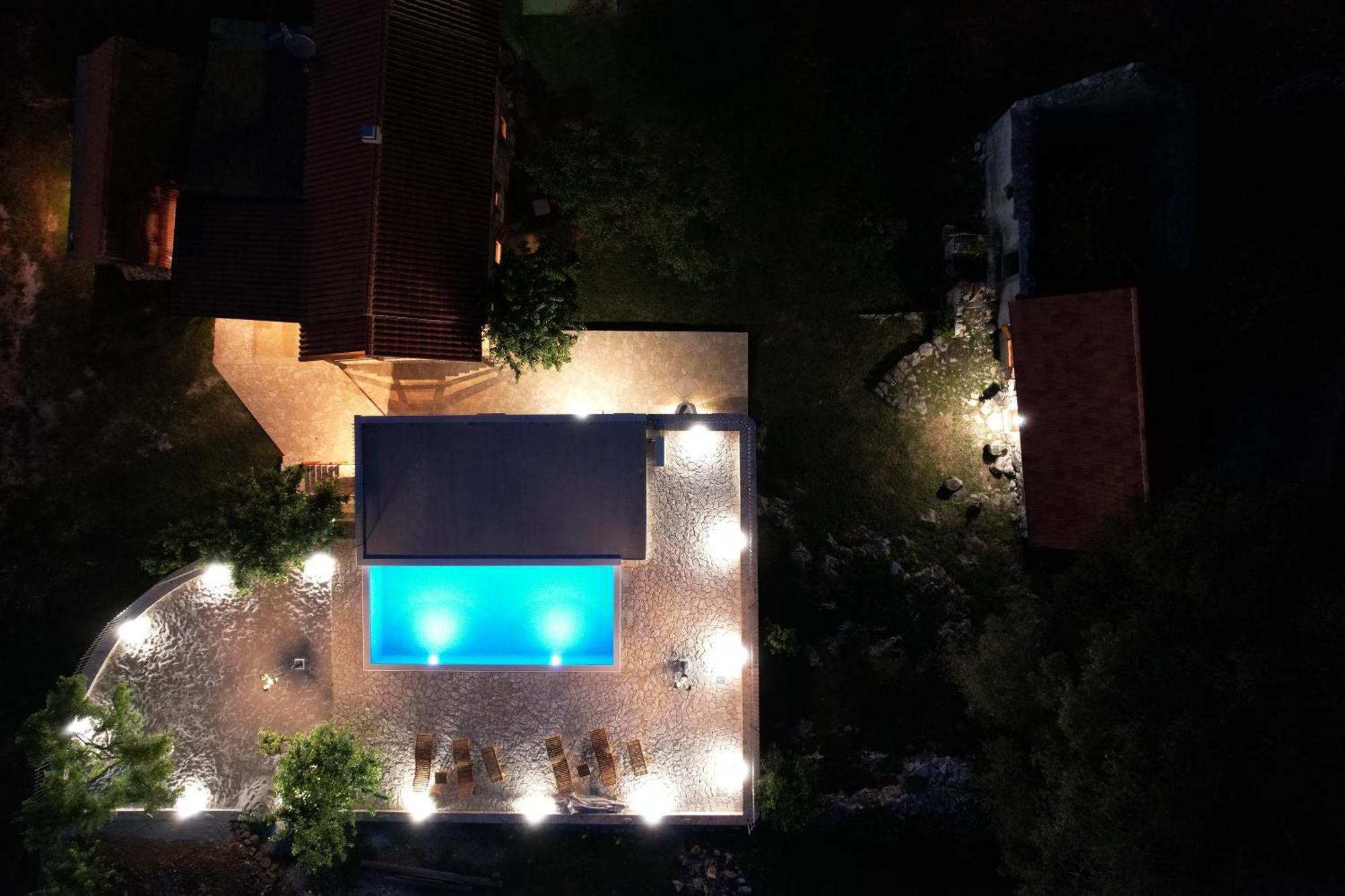 Patakun Holiday Home For 5, With Heated Pool Lecevica エクステリア 写真