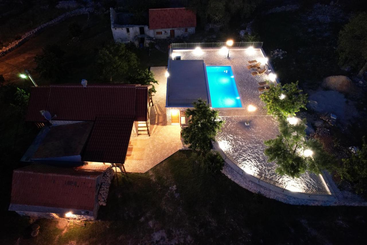 Patakun Holiday Home For 5, With Heated Pool Lecevica エクステリア 写真