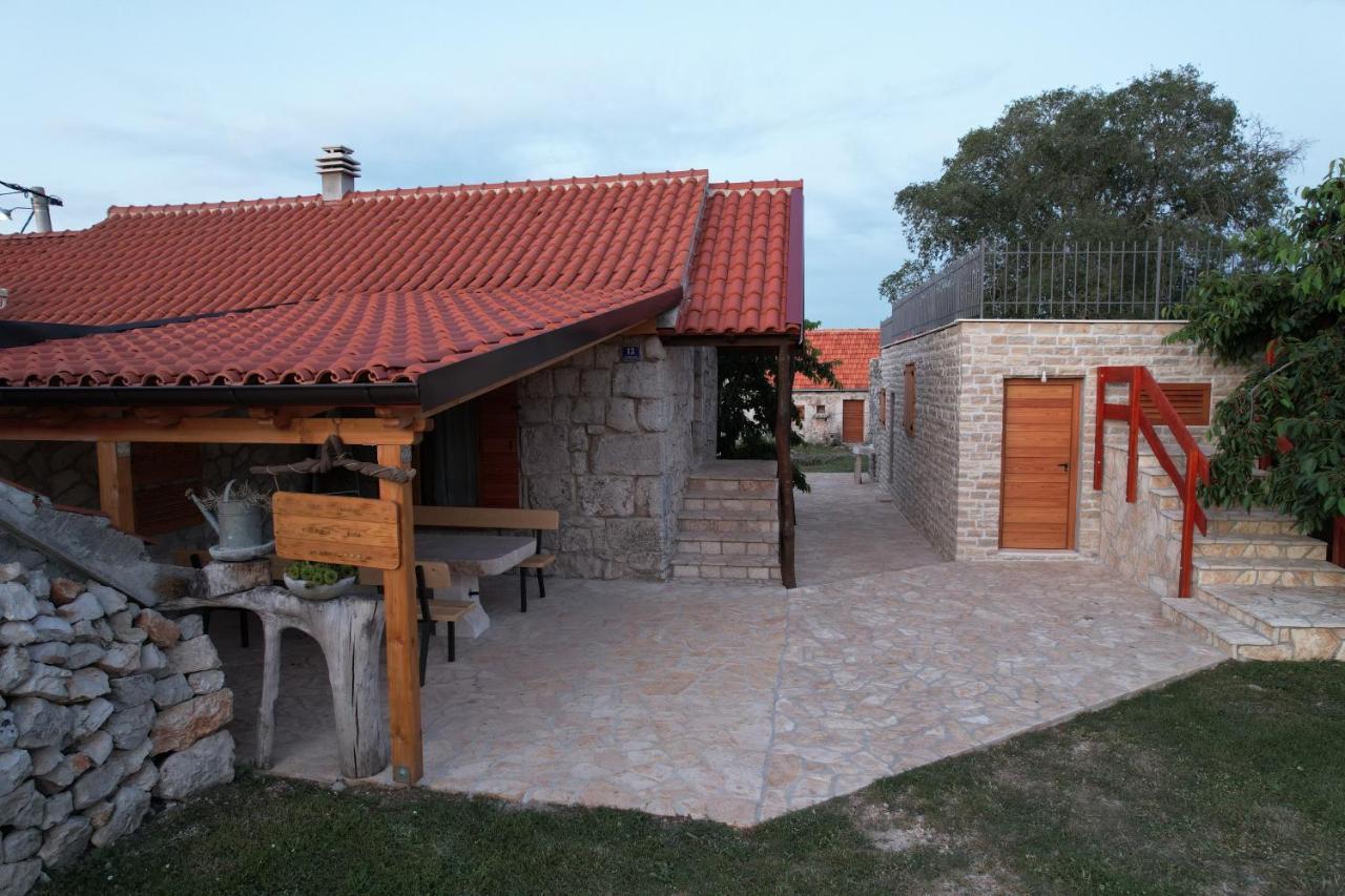 Patakun Holiday Home For 5, With Heated Pool Lecevica エクステリア 写真