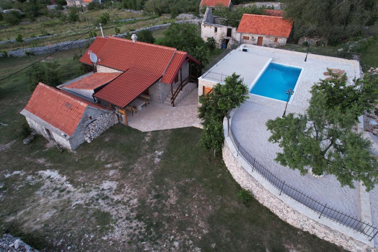 Patakun Holiday Home For 5, With Heated Pool Lecevica エクステリア 写真