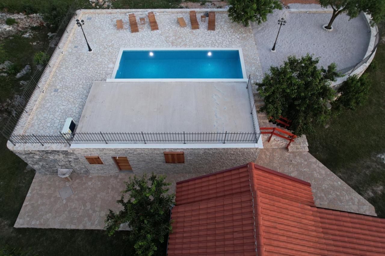 Patakun Holiday Home For 5, With Heated Pool Lecevica エクステリア 写真
