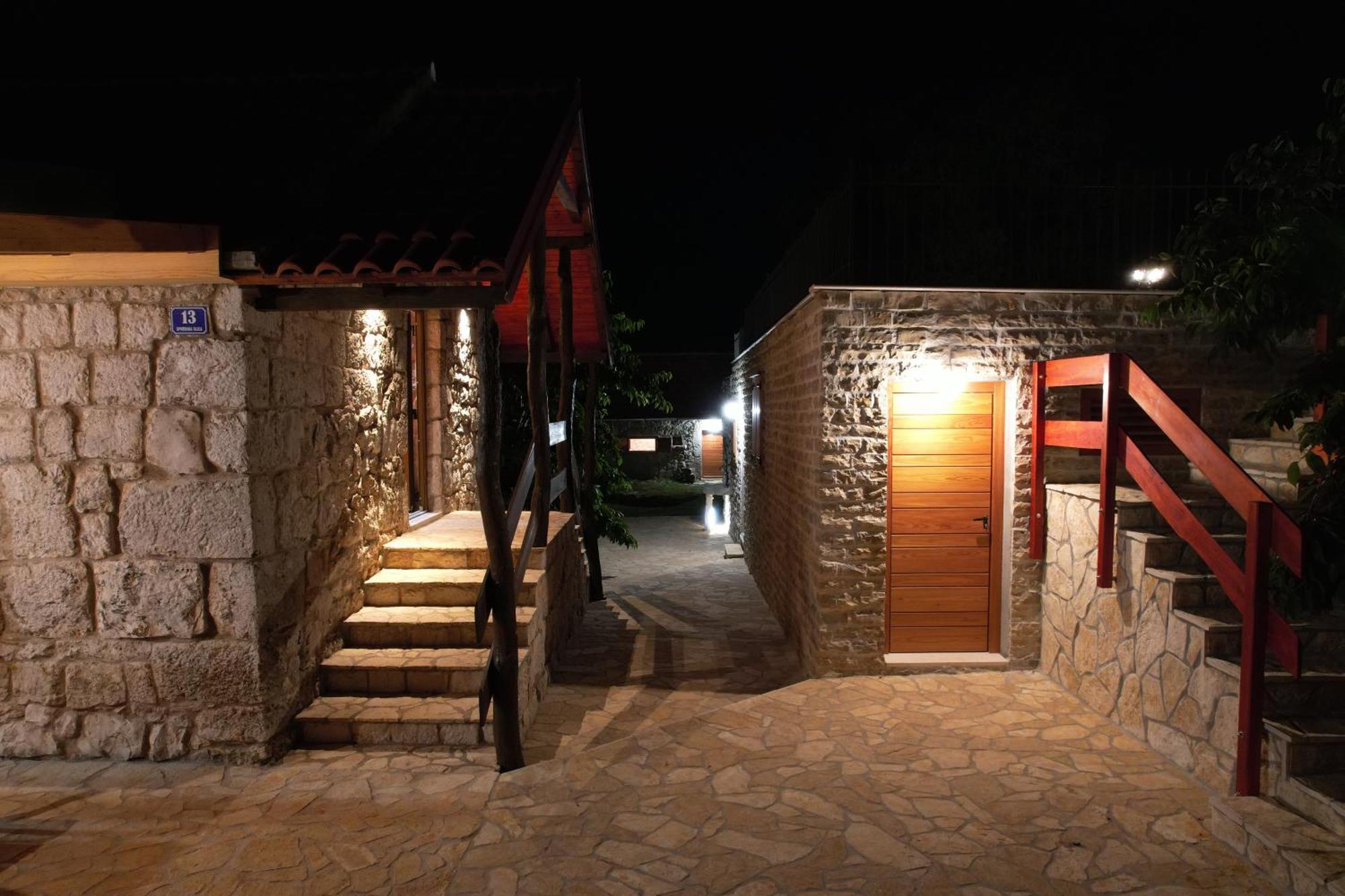 Patakun Holiday Home For 5, With Heated Pool Lecevica エクステリア 写真