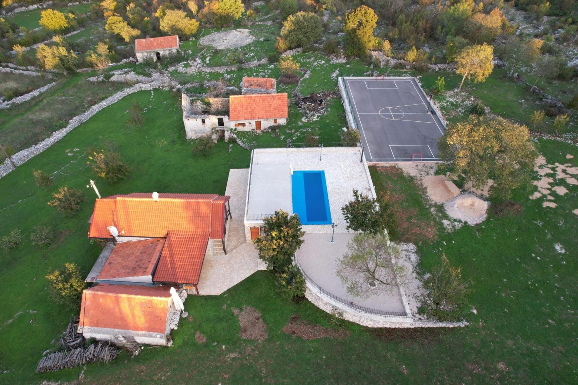 Patakun Holiday Home For 5, With Heated Pool Lecevica エクステリア 写真